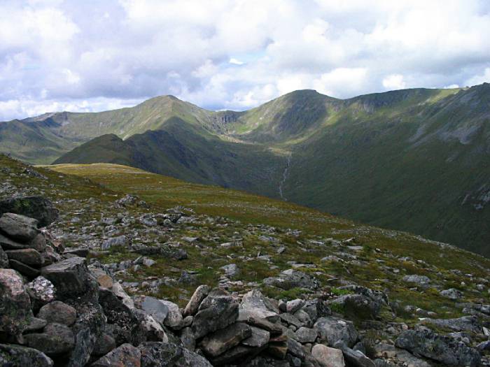 First view of the complete horseshoe with the two Munros