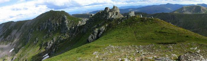 the ridge leading on to the east